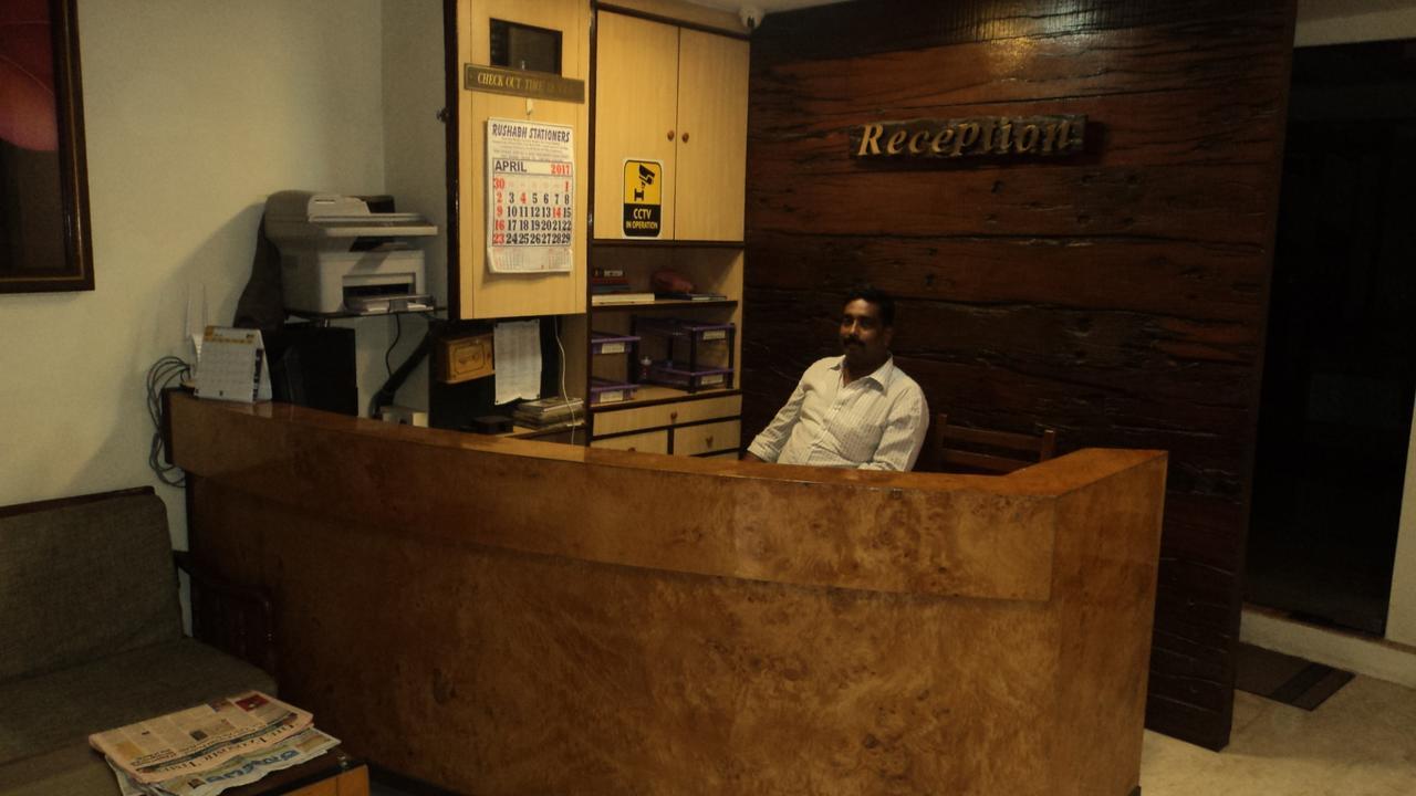 Benazeer Hotel Mumbai Exteriör bild