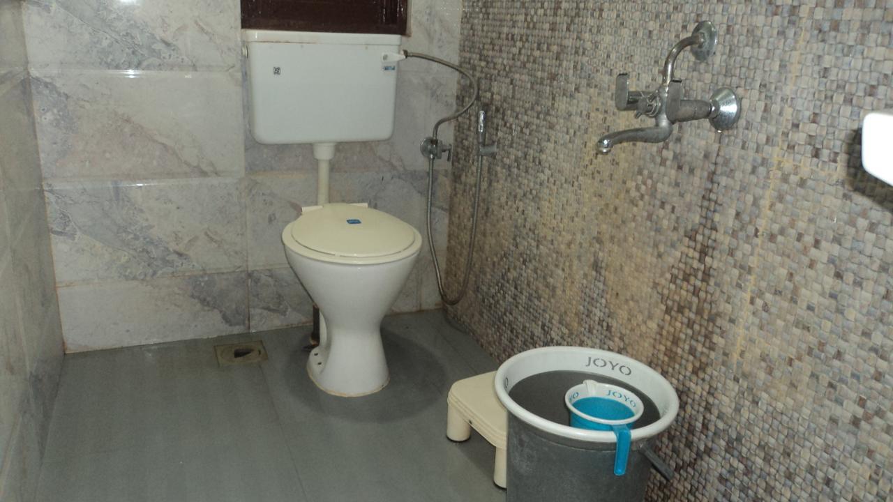 Benazeer Hotel Mumbai Exteriör bild
