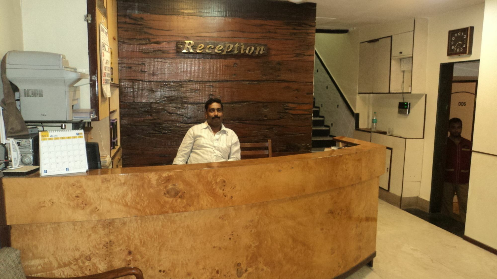 Benazeer Hotel Mumbai Exteriör bild